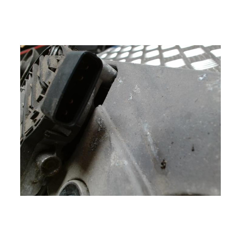 Moteur essuie glace avant KIA CARNIVAL 2 d’occasion
