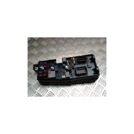 Porte fusible KIA CARNIVAL 2 d’occasion