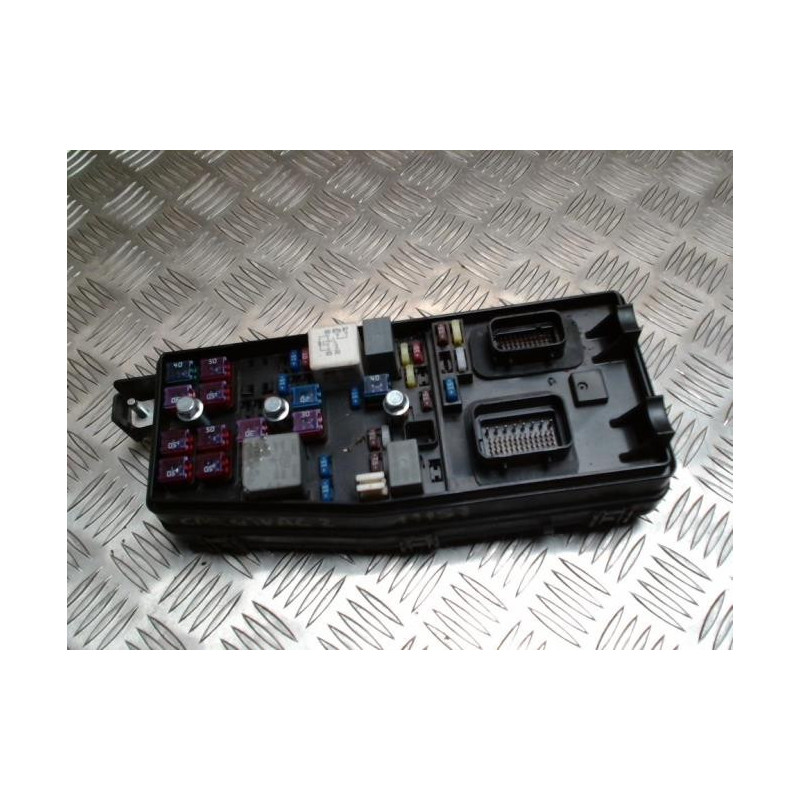 Porte fusible KIA CARNIVAL 2 d’occasion