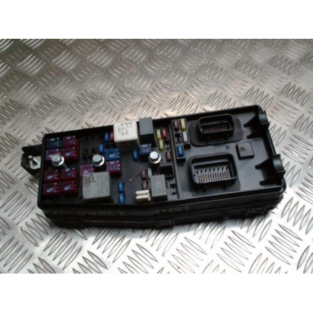 Porte fusible KIA CARNIVAL 2 d’occasion