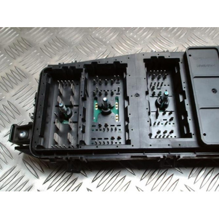 Porte fusible KIA CARNIVAL 2 d’occasion