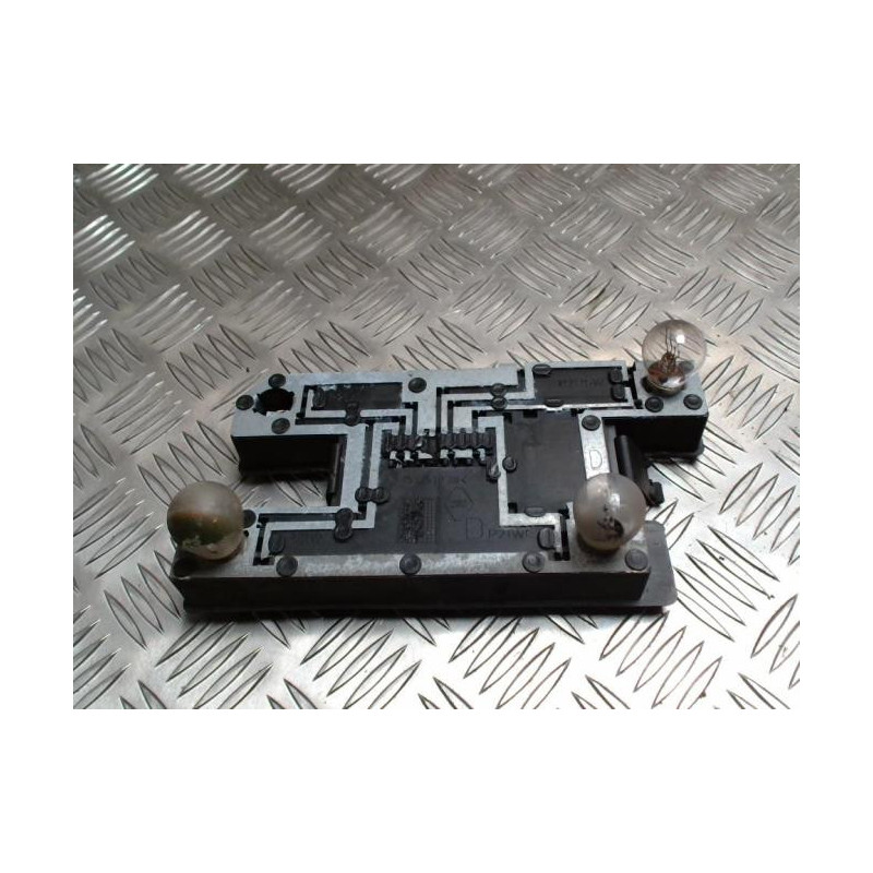 Platine feu arriere droit RENAULT CLIO 1 PHASE 2 d’occasion