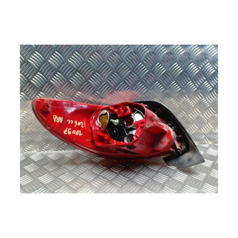 Feu arriere principal droit (feux) PEUGEOT 206 PHASE 2 CABRIOLET d’occasion