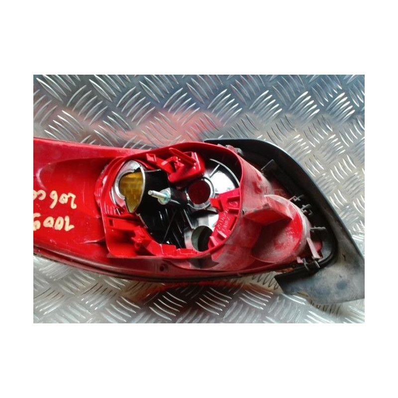 Feu arriere principal droit (feux) PEUGEOT 206 PHASE 2 CABRIOLET d’occasion