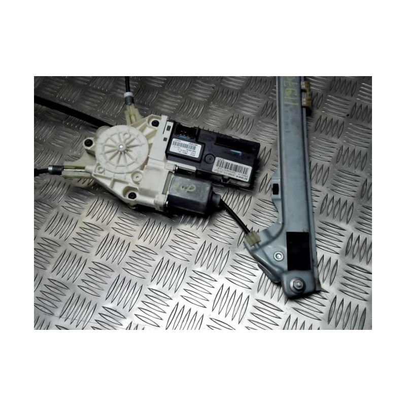 Leve vitre electrique avant droit RENAULT LAGUNA 3 PHASE 1 d’occasion