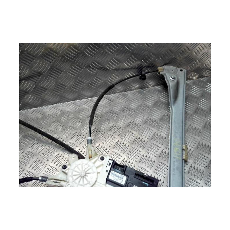 Leve vitre electrique avant droit RENAULT LAGUNA 3 PHASE 1 d’occasion