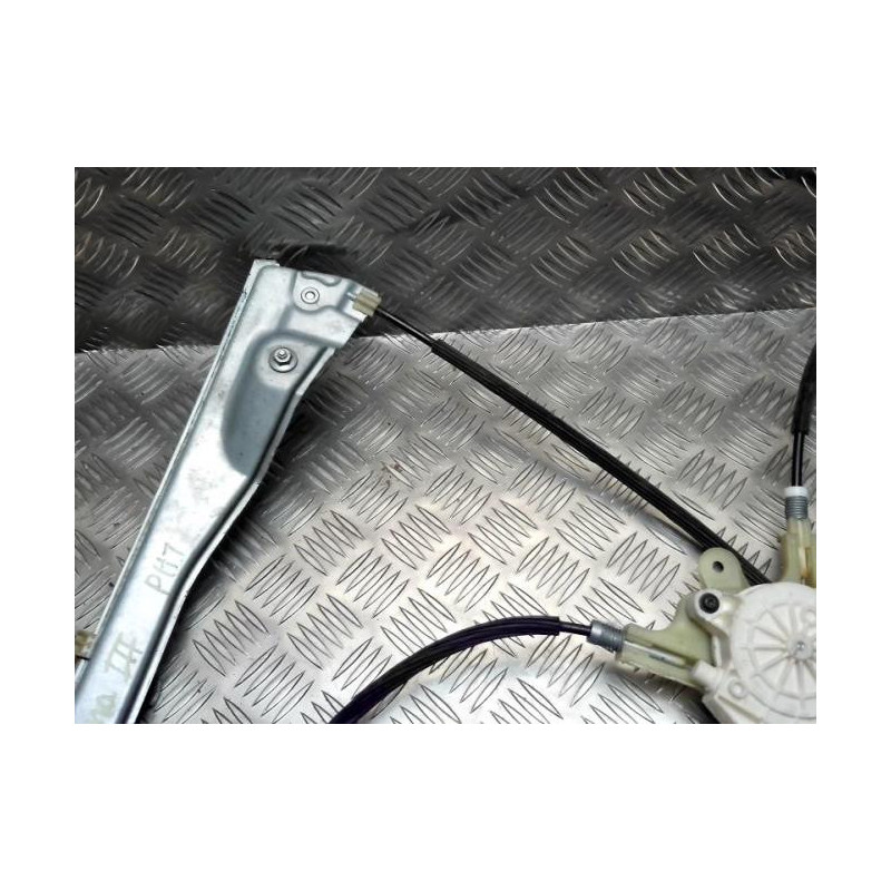 Leve vitre electrique avant droit RENAULT LAGUNA 3 PHASE 1 d’occasion