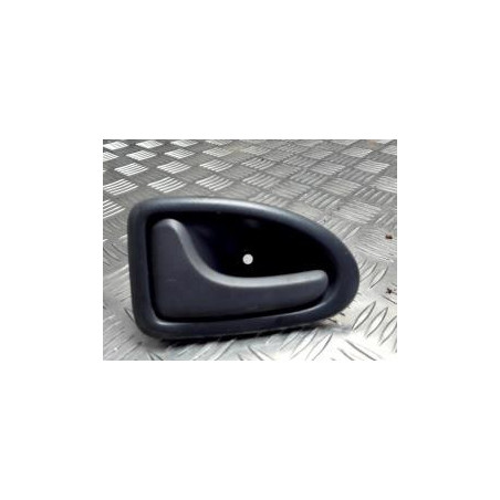 Poignee interieur avant gauche RENAULT CLIO 2 PHASE 1 d’occasion
