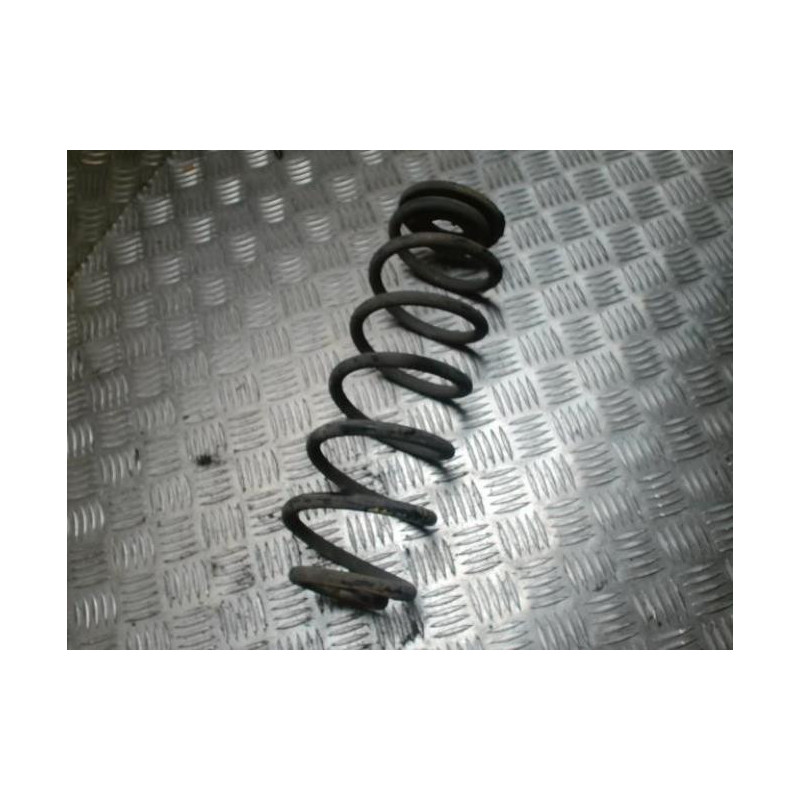 Ressort de suspension arriere droit VOLKSWAGEN GOLF 5 d’occasion