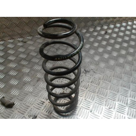 Ressort de suspension arriere droit FORD FIESTA 6 PHASE 1 d’occasion