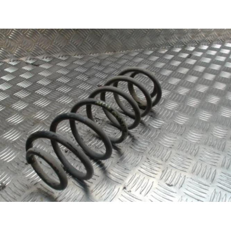 Ressort de suspension arriere gauche FORD FIESTA 6 PHASE 1 d’occasion