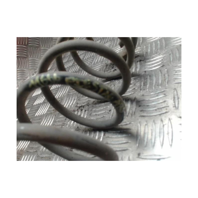 Ressort de suspension arriere gauche FORD FIESTA 6 PHASE 1 d’occasion