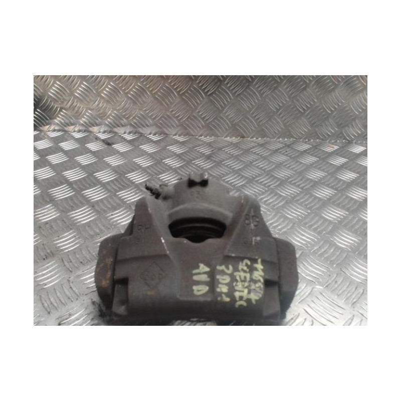 Etrier avant droit (freinage) RENAULT SCENIC 3 PHASE 1 d’occasion