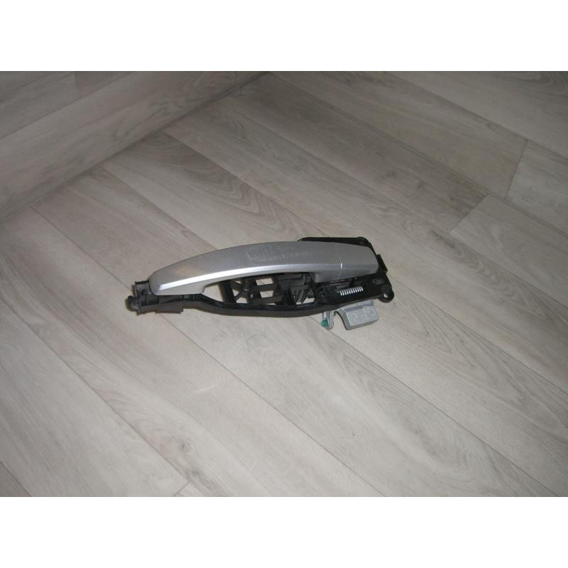 Poignee porte avant droit OPEL ZAFIRA B PHASE 1 d’occasion