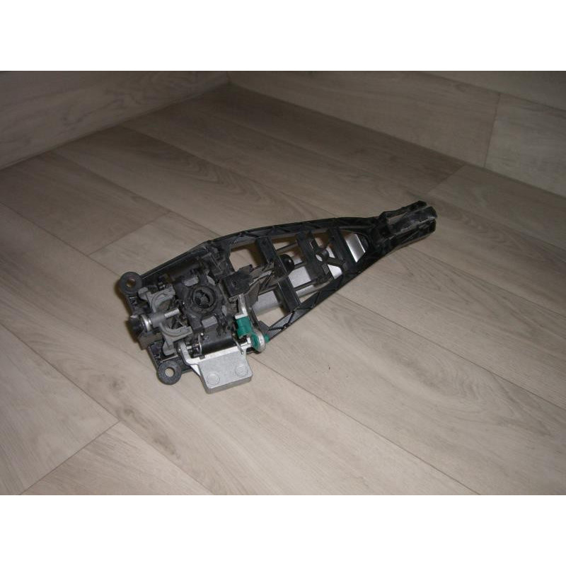 Poignee porte avant droit OPEL ZAFIRA B PHASE 1 d’occasion