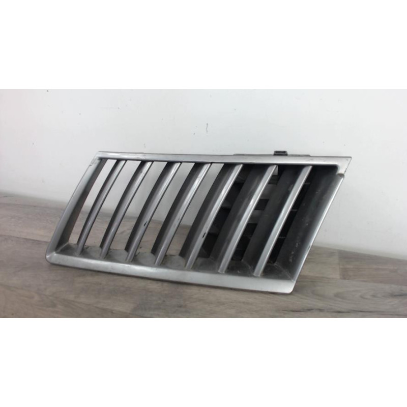Grille de calandre gauche RENAULT VEL SATIS PHASE 1 d’occasion
