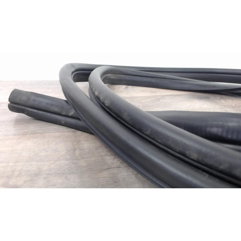 Joint de porte avant gauche HYUNDAI I 20 1 PHASE 1 d’occasion