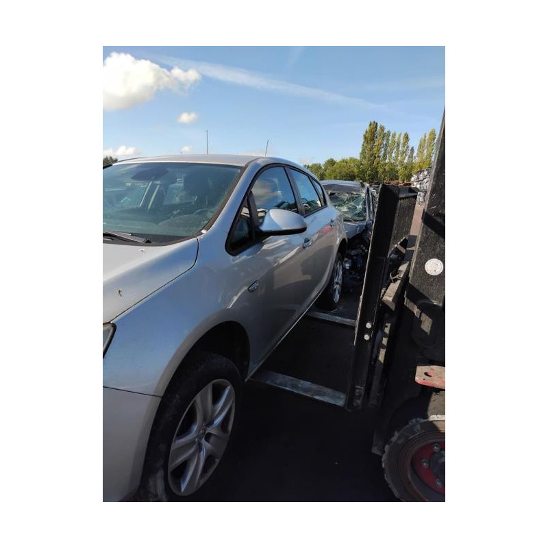 Fusee avant gauche OPEL ASTRA J PHASE 1 d’occasion