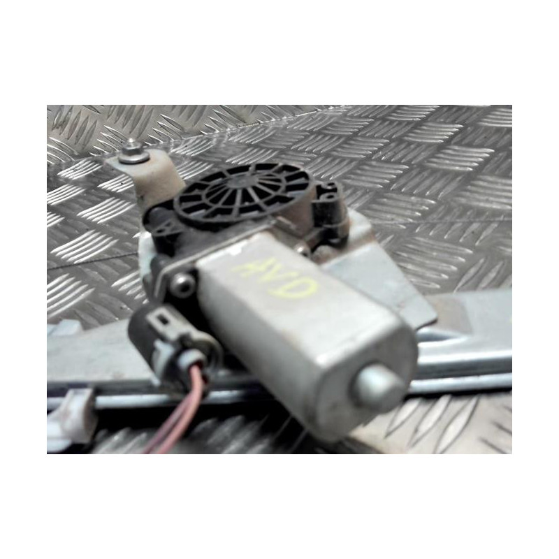Leve vitre electrique avant droit DACIA DUSTER 1 PHASE 1 d’occasion
