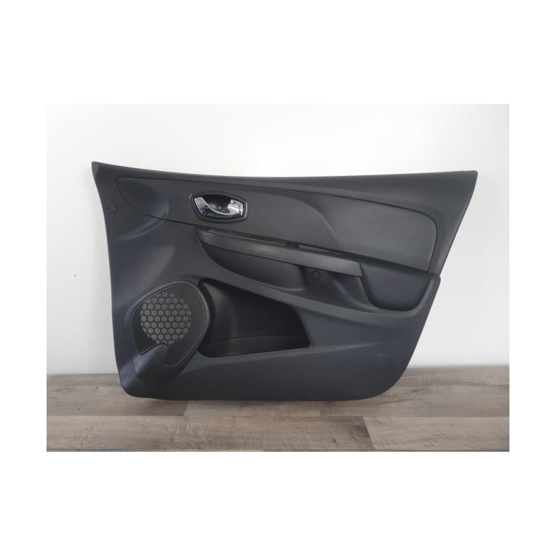 Panneau de porte avant droit RENAULT CLIO 4 PHASE 1 d’occasion