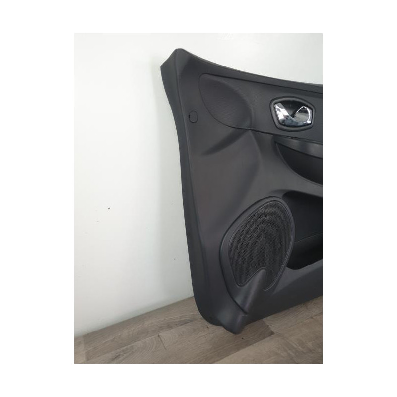 Panneau de porte avant droit RENAULT CLIO 4 PHASE 1 d’occasion