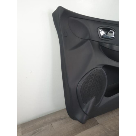 Panneau de porte avant droit RENAULT CLIO 4 PHASE 1 d’occasion