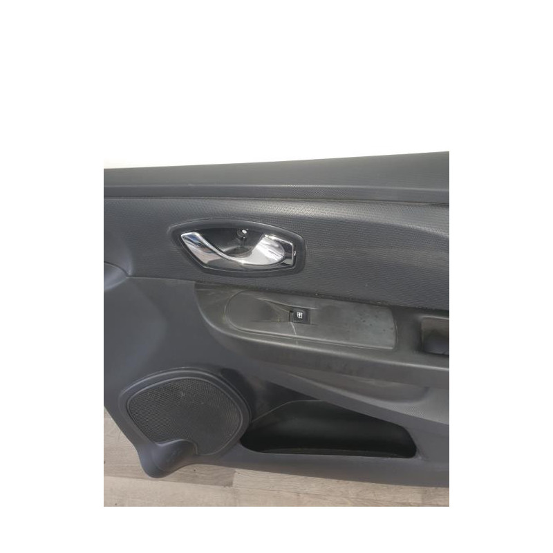 Panneau de porte avant droit RENAULT CLIO 4 PHASE 1 d’occasion