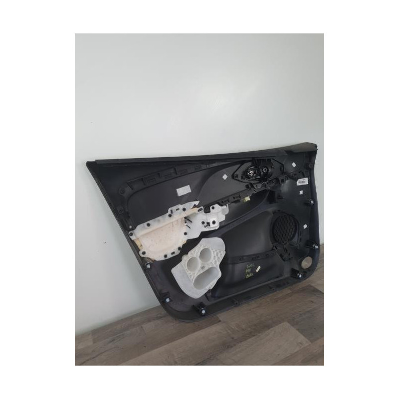 Panneau de porte avant droit RENAULT CLIO 4 PHASE 1 d’occasion