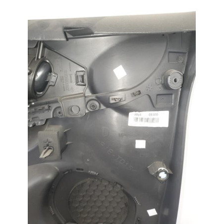 Panneau de porte avant droit RENAULT CLIO 4 PHASE 1 d’occasion