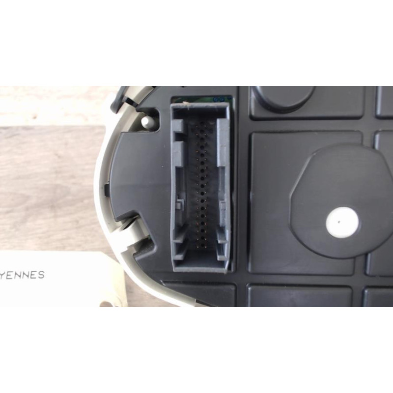 Compteur FORD FIESTA 6 PHASE 1 d’occasion