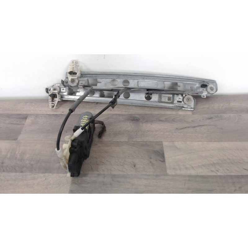Leve vitre electrique avant gauche RENAULT MEGANE 2 PHASE 1 d’occasion