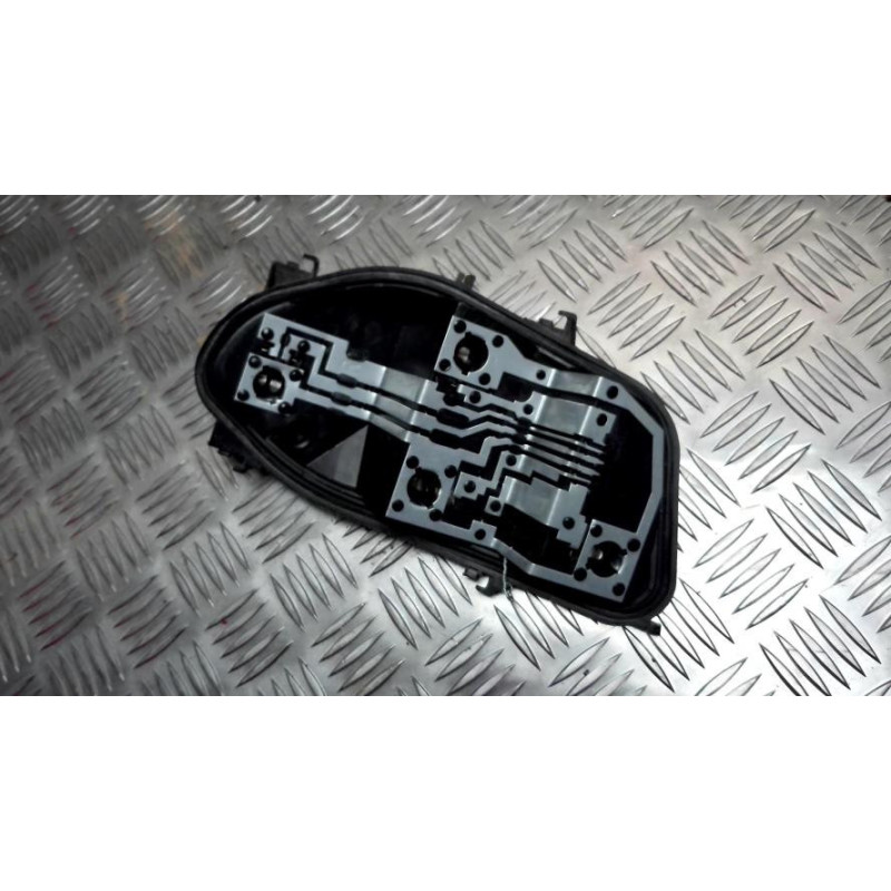 Platine feu arriere droit RENAULT CLIO 3 PHASE 1 d’occasion