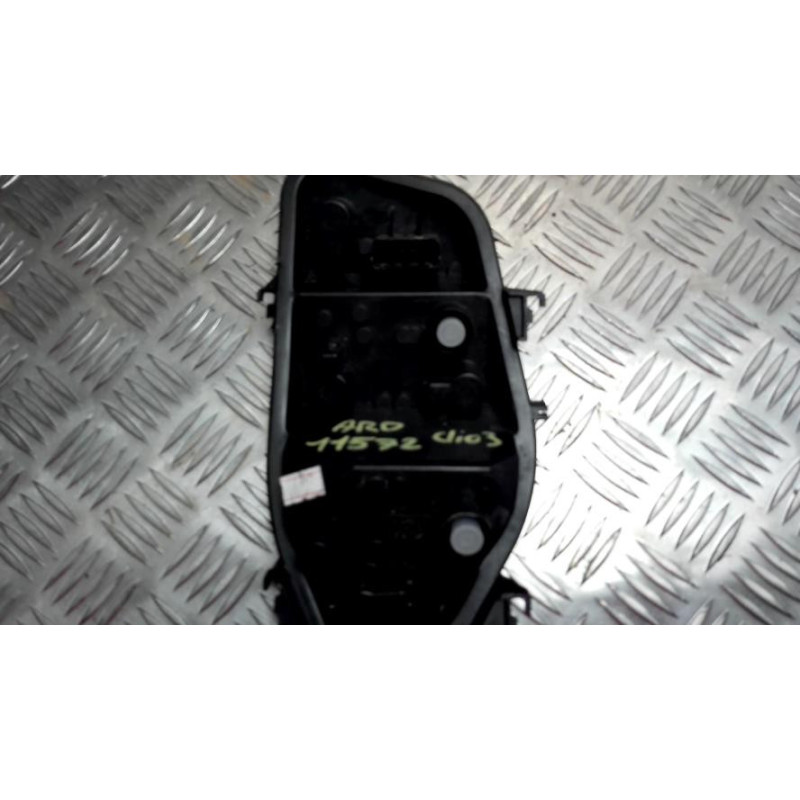Platine feu arriere droit RENAULT CLIO 3 PHASE 1 d’occasion