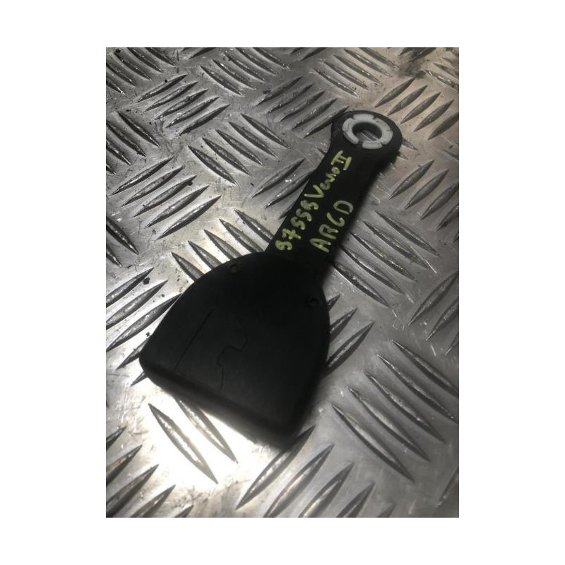 Attache ceinture arriere centrale TOYOTA COROLLA VERSO 2 PHASE 1 d’occasion