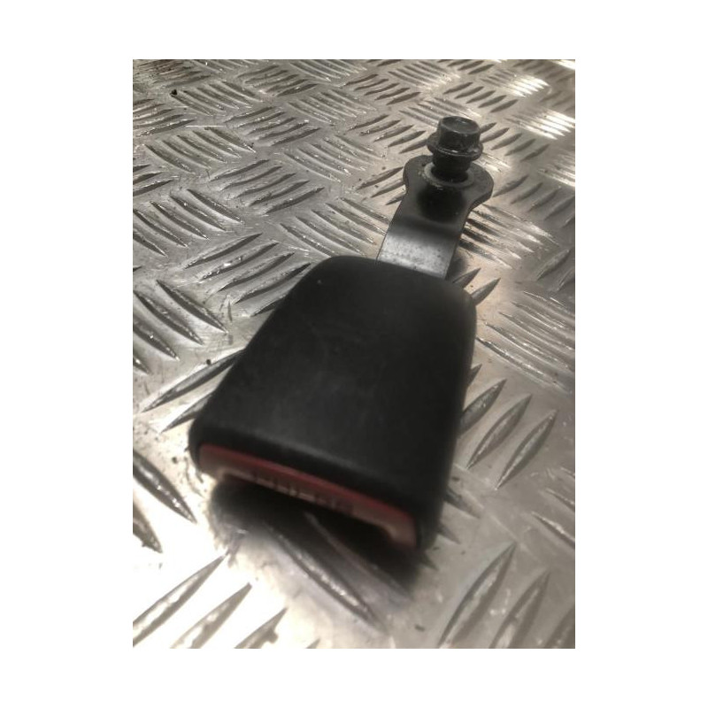 Attache ceinture arriere gauche TOYOTA COROLLA VERSO 2 PHASE 1 d’occasion