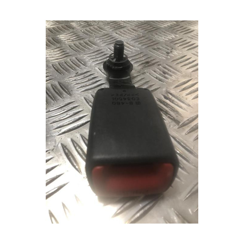 Attache ceinture arriere droit TOYOTA COROLLA VERSO 2 PHASE 1 d’occasion