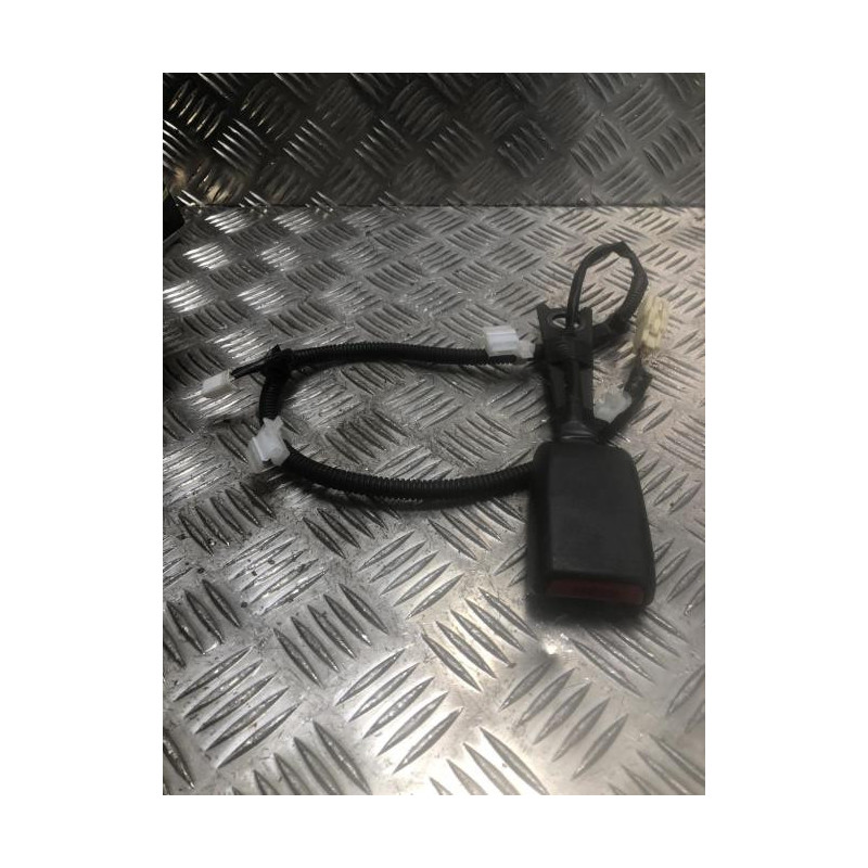 Attache ceinture avant droit TOYOTA AVENSIS 2 PHASE 1 d’occasion