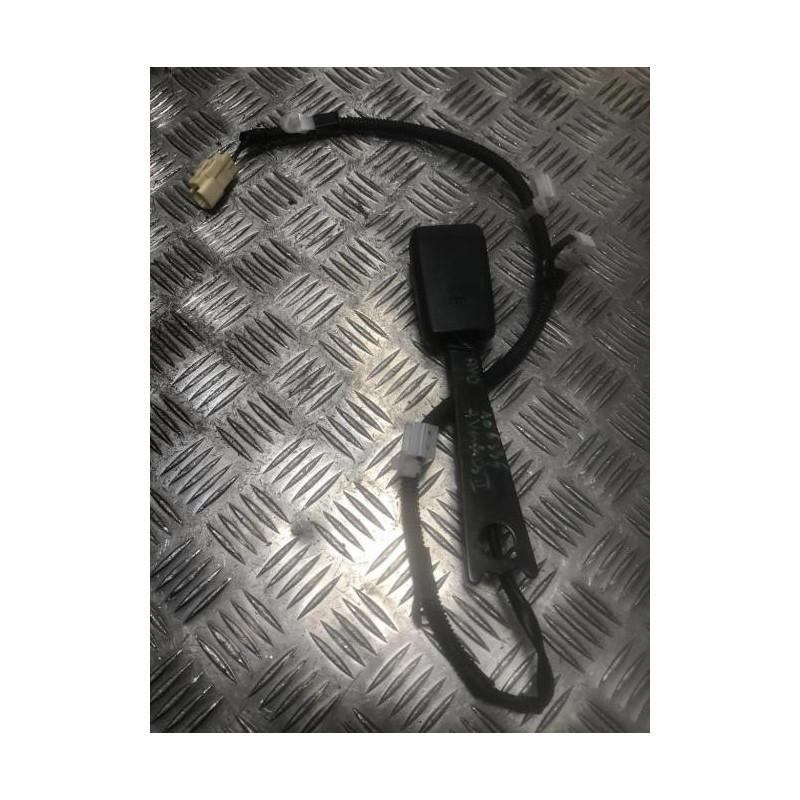 Attache ceinture avant droit TOYOTA AVENSIS 2 PHASE 1 d’occasion
