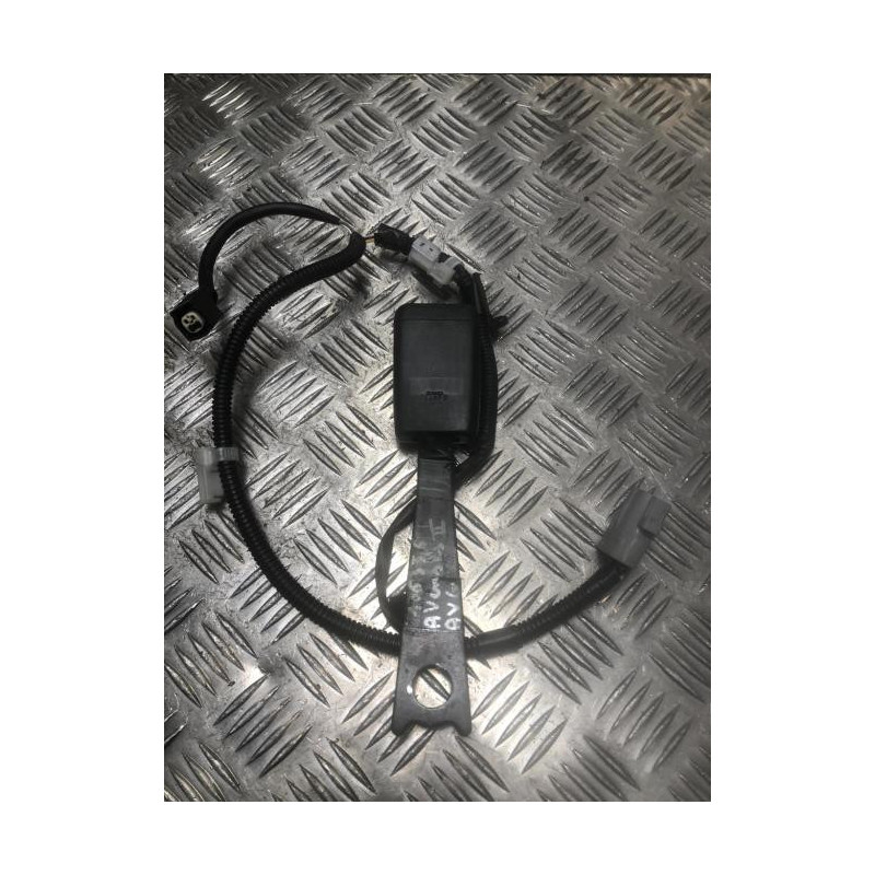 Attache ceinture avant gauche TOYOTA AVENSIS 2 PHASE 1 d’occasion