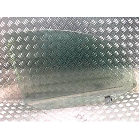 Vitre avant droit VOLKSWAGEN TOURAN 2 d’occasion