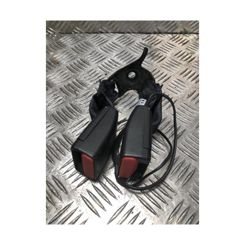 Attache ceinture arriere droit DACIA DUSTER 2 PHASE 1 d’occasion