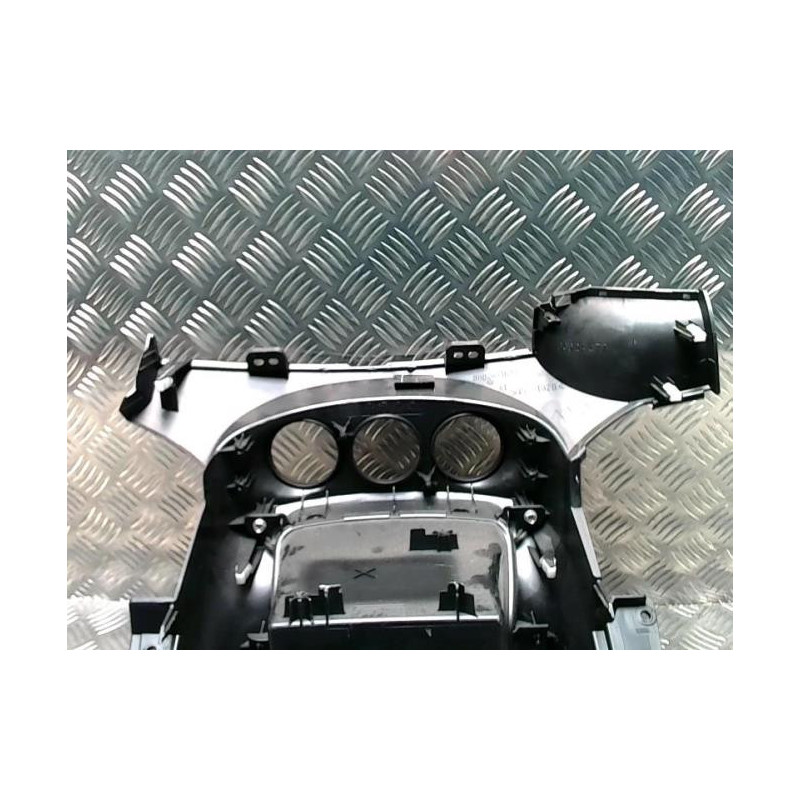 Console central (interieur plastique) MITSUBISHI OUTLANDER 2 PHASE 2 d’occasion