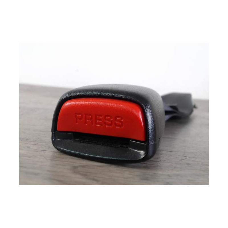 Attache ceinture arriere gauche SUZUKI GRAND VITARA 1 d’occasion