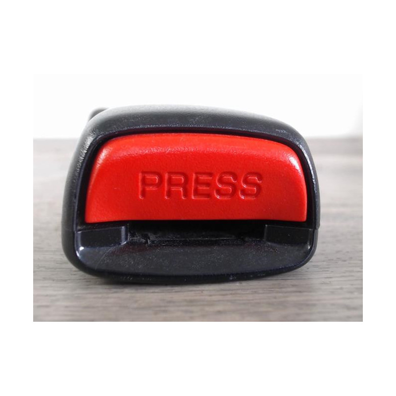 Attache ceinture arriere droit SUZUKI GRAND VITARA 1 d’occasion