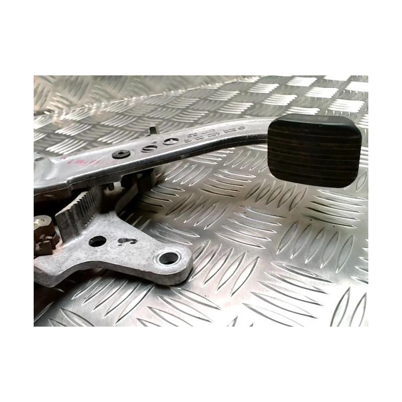 Pedalier MERCEDES CLASSE CLK 208 PHASE 1 COUPE d’occasion