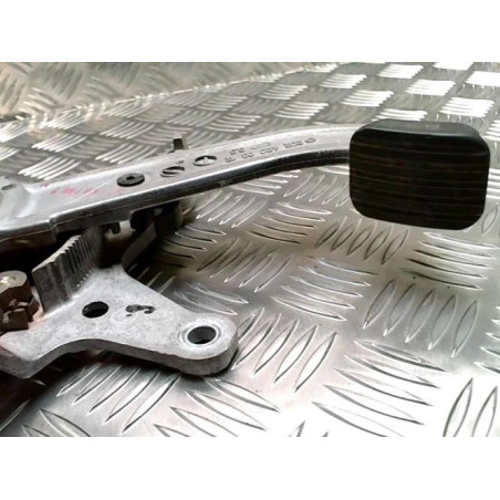 Pedalier MERCEDES CLASSE CLK 208 PHASE 1 COUPE d’occasion