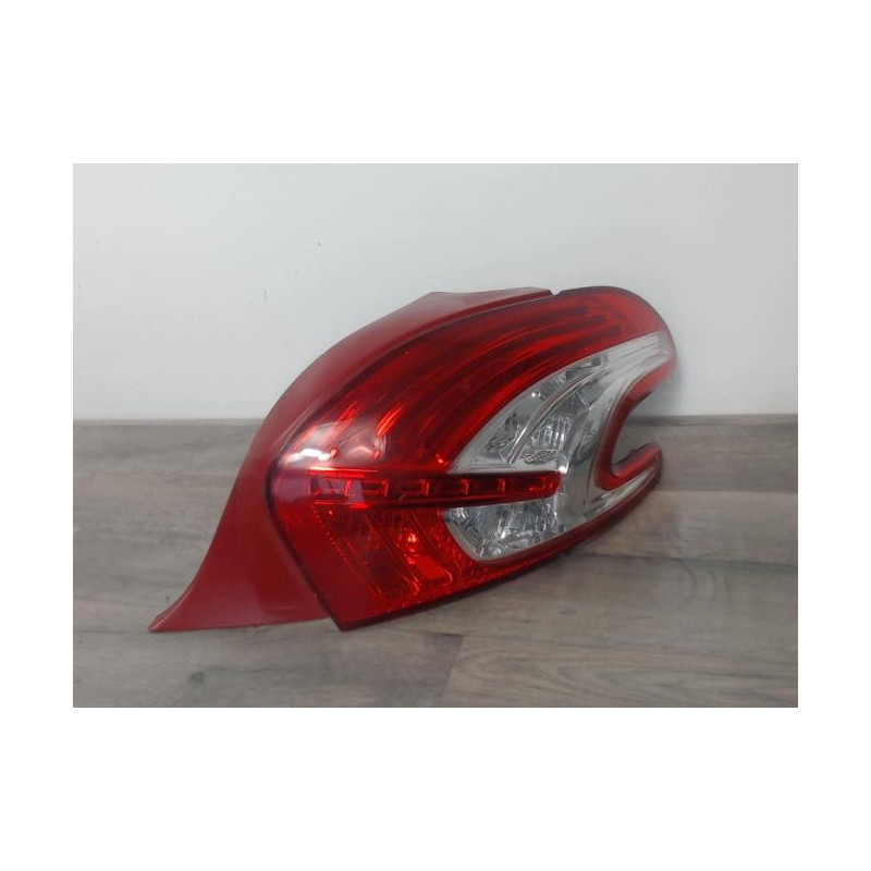 Feu arriere principal droit (feux) PEUGEOT 208 1 PHASE 1 d’occasion