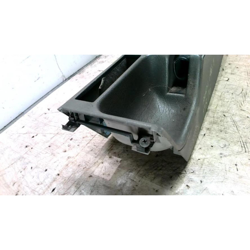 Console central (interieur plastique) AUDI A6 1 AVANT BREAK d’occasion