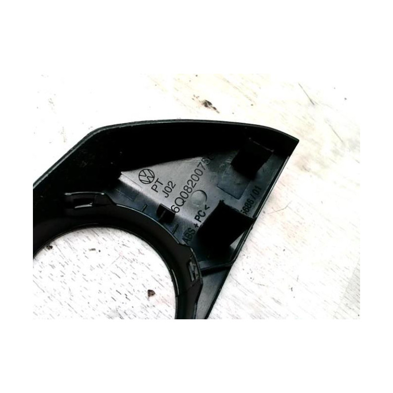 Console central (interieur plastique) VOLKSWAGEN POLO 4 PHASE 1 d’occasion