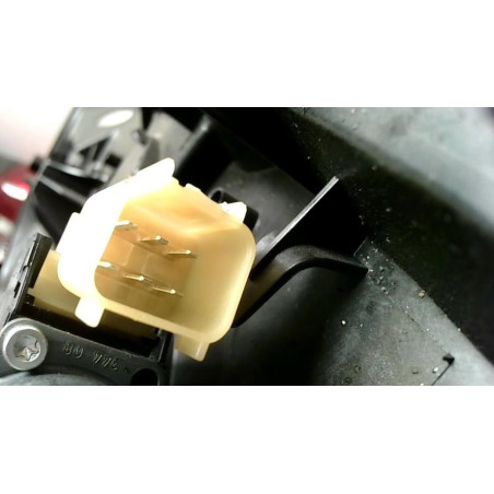 Leve vitre electrique avant gauche FORD FIESTA 6 PHASE 1 d’occasion